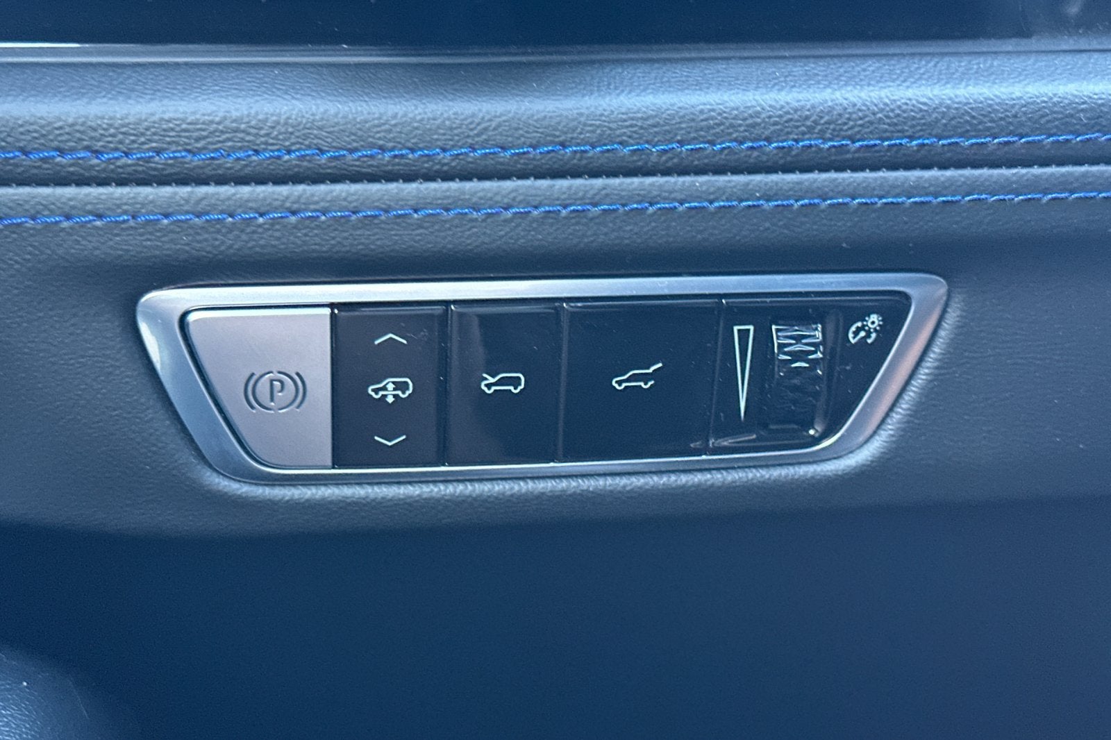 2025 Cadillac ESCALADE IQ Sport 1