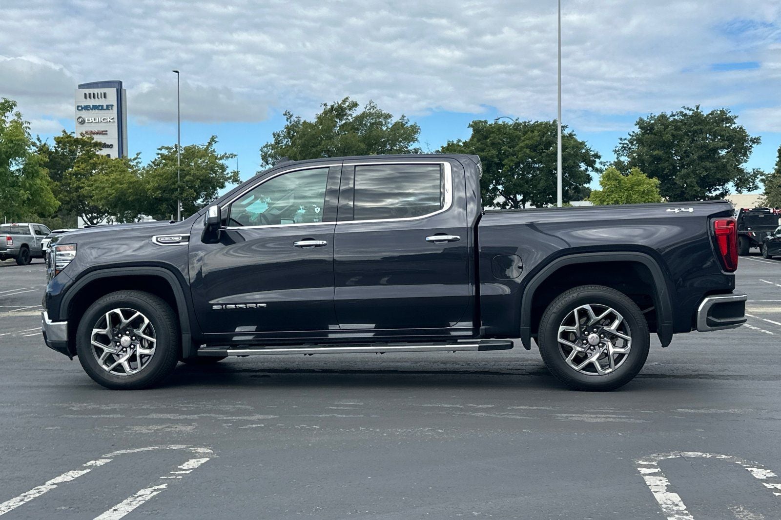 2024 GMC Sierra 1500 SLT
