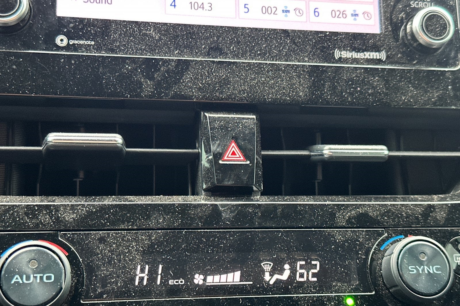 2022 Toyota Camry Hybrid SE