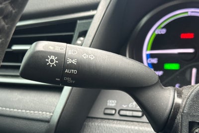2022 Toyota Camry Hybrid SE