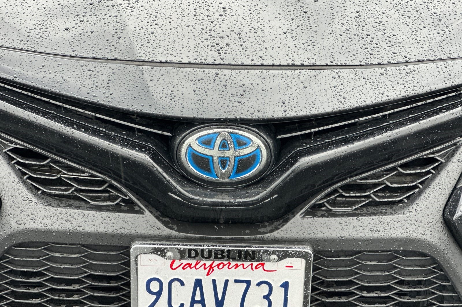 2022 Toyota Camry Hybrid SE