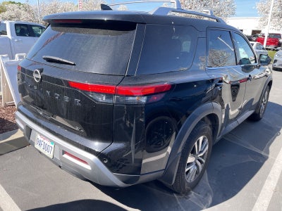 2022 Nissan Pathfinder SL