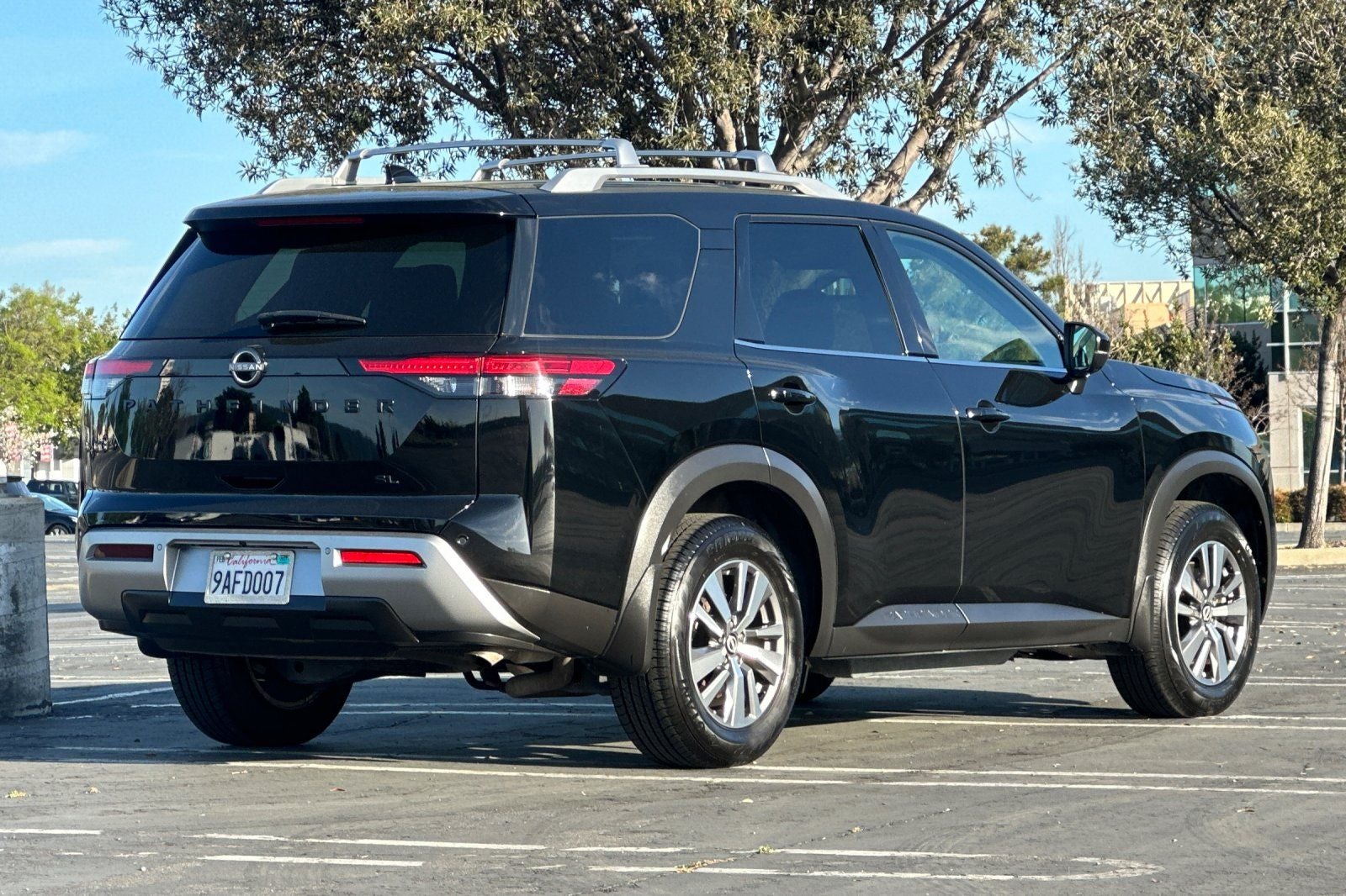 2022 Nissan Pathfinder SL