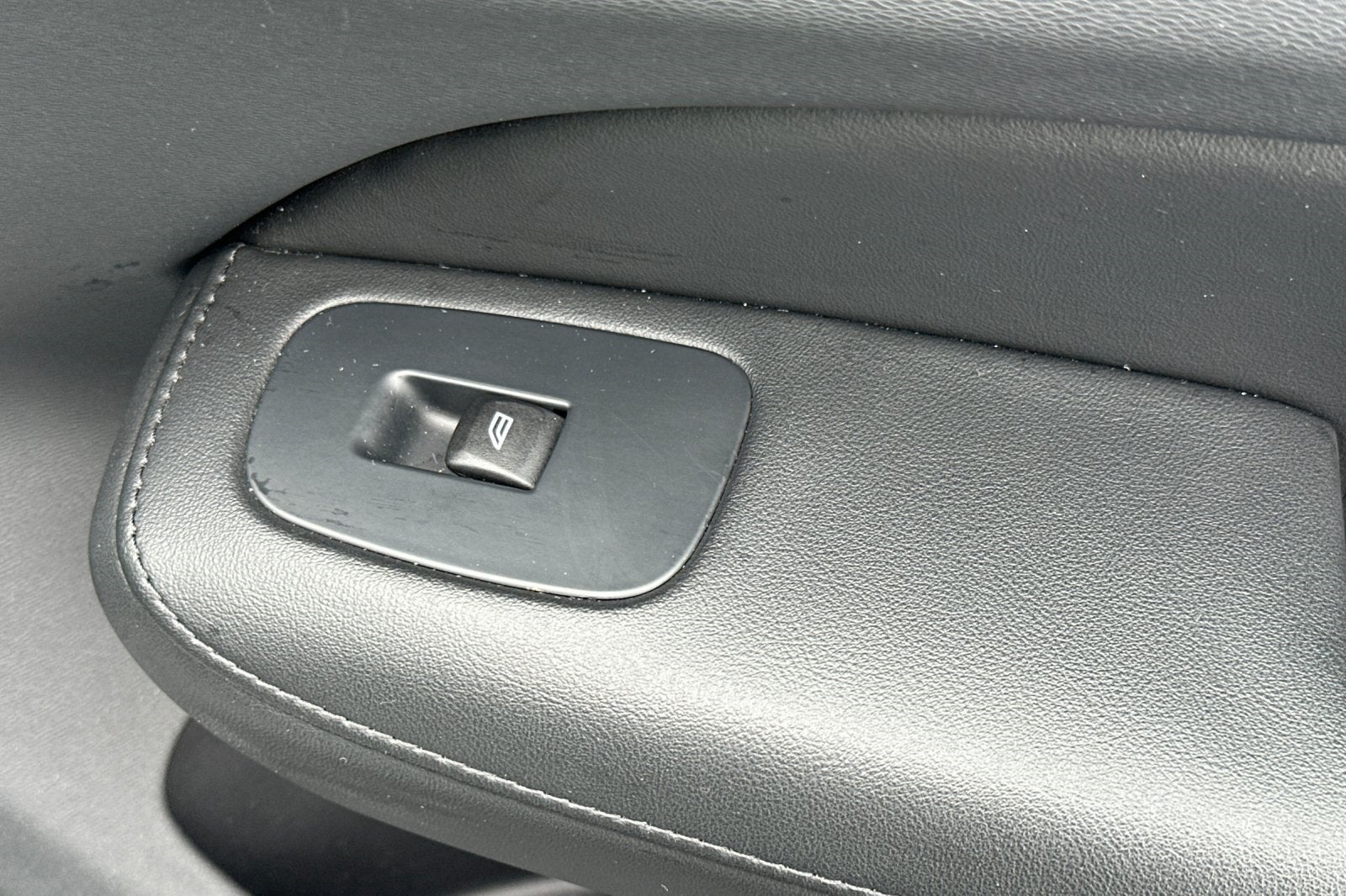 2024 Volvo S60 B5 Plus Dark Theme