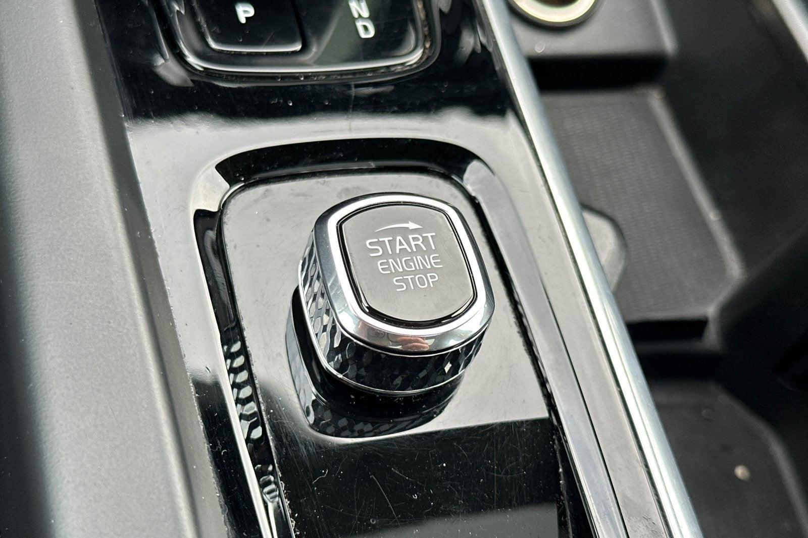 2024 Volvo S60 B5 Plus Dark Theme