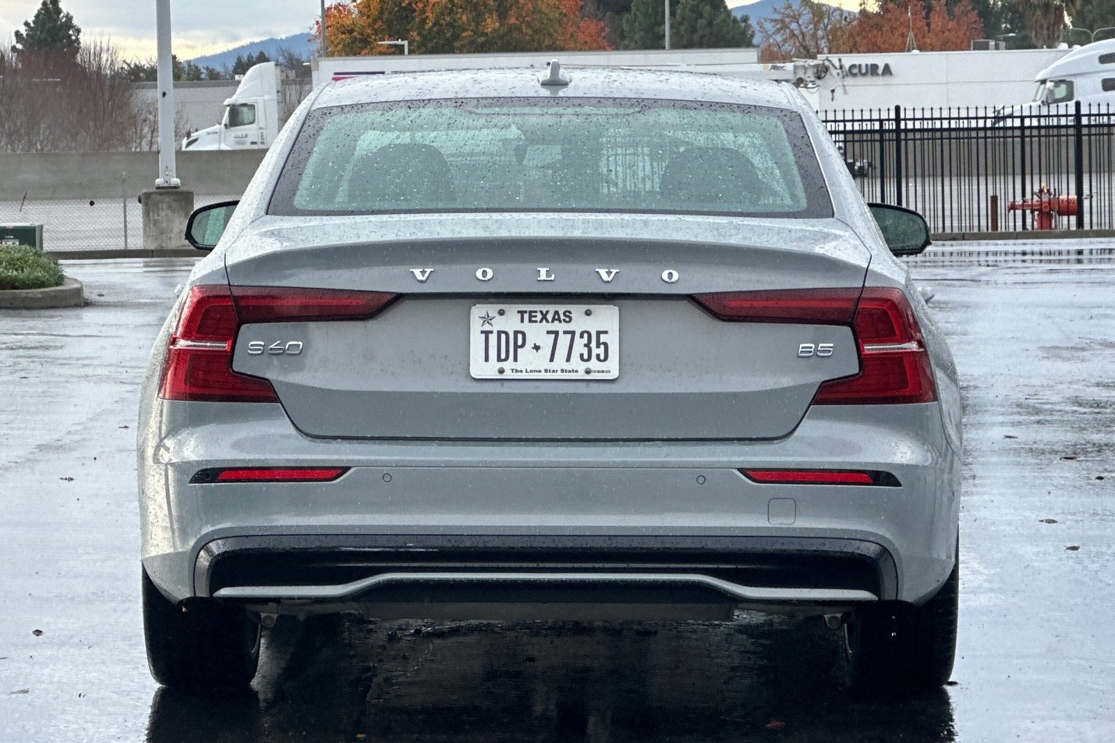 2024 Volvo S60 B5 Plus Dark Theme