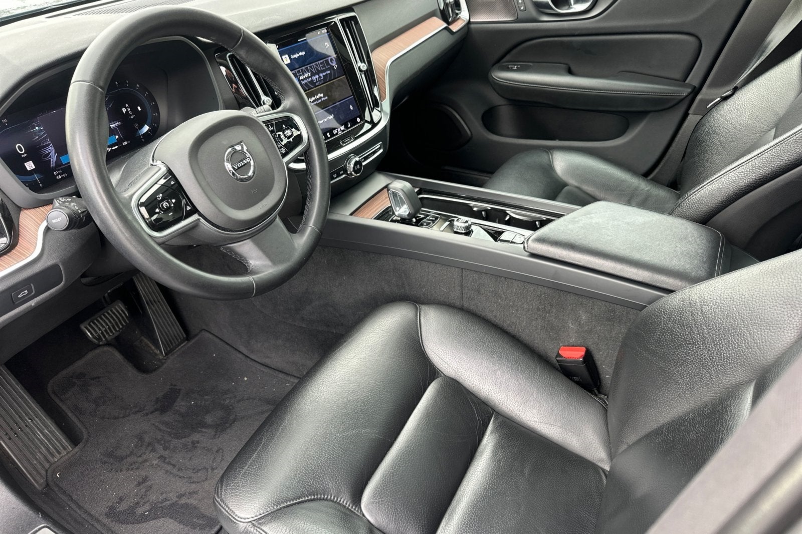 2024 Volvo S60 B5 Plus Dark Theme