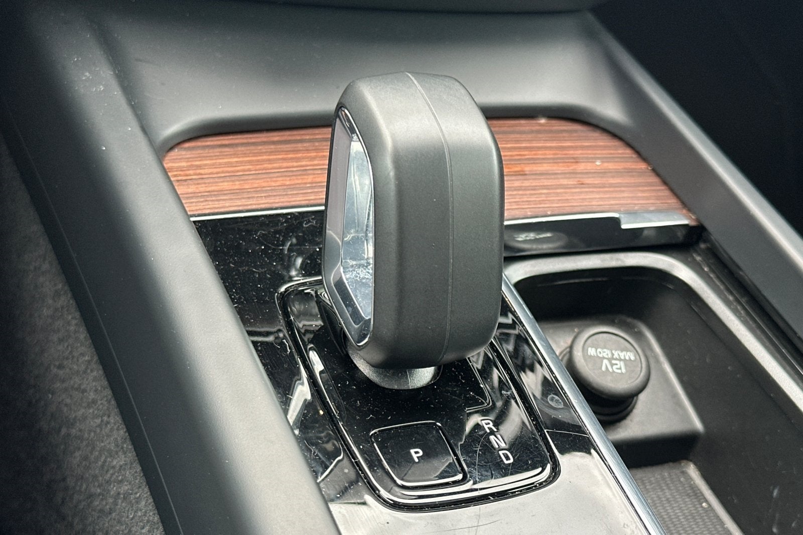 2024 Volvo S60 B5 Plus Dark Theme