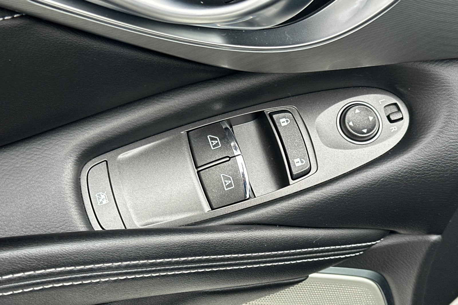 2022 INFINITI Q60 LUXE
