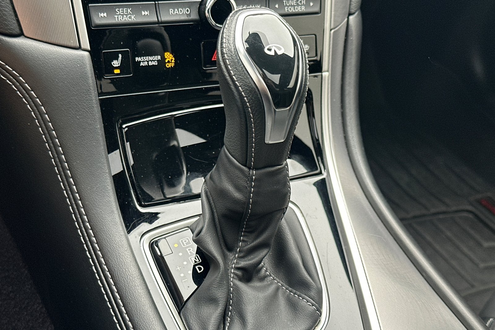 2022 INFINITI Q60 LUXE