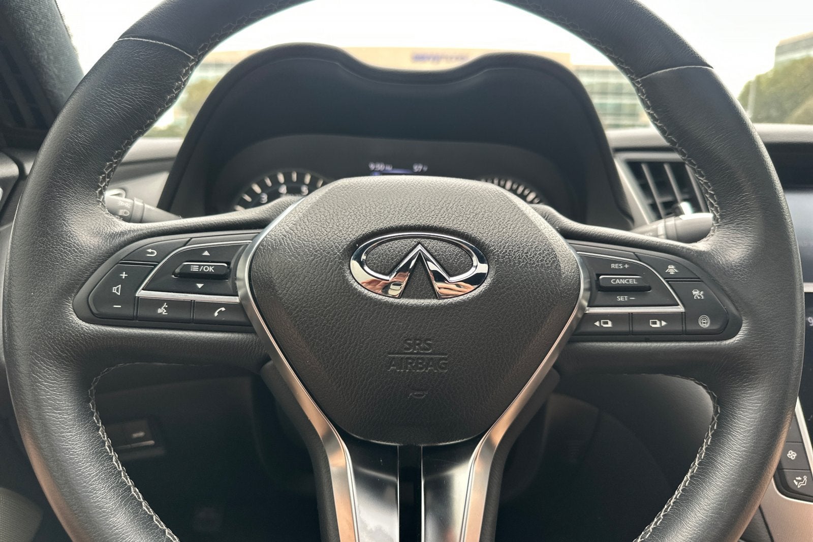 2022 INFINITI Q60 LUXE