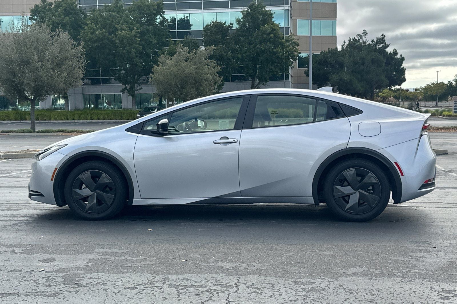 2023 Toyota Prius LE