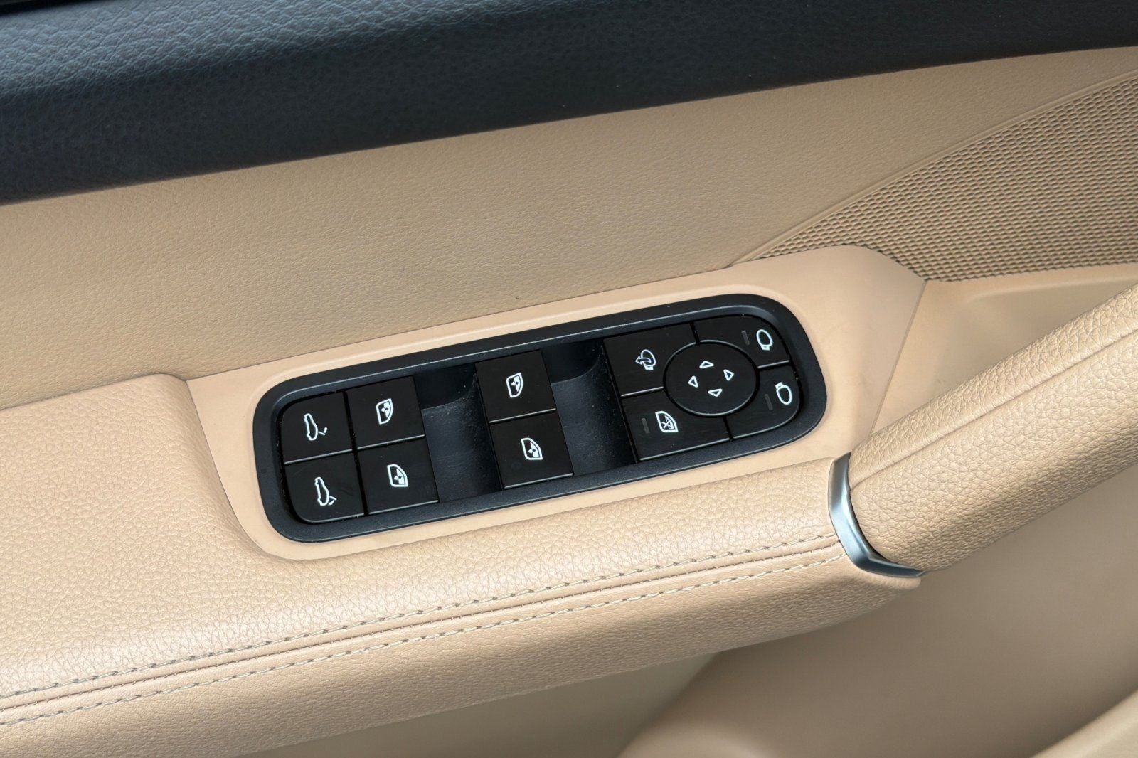 2023 Porsche Cayenne Base