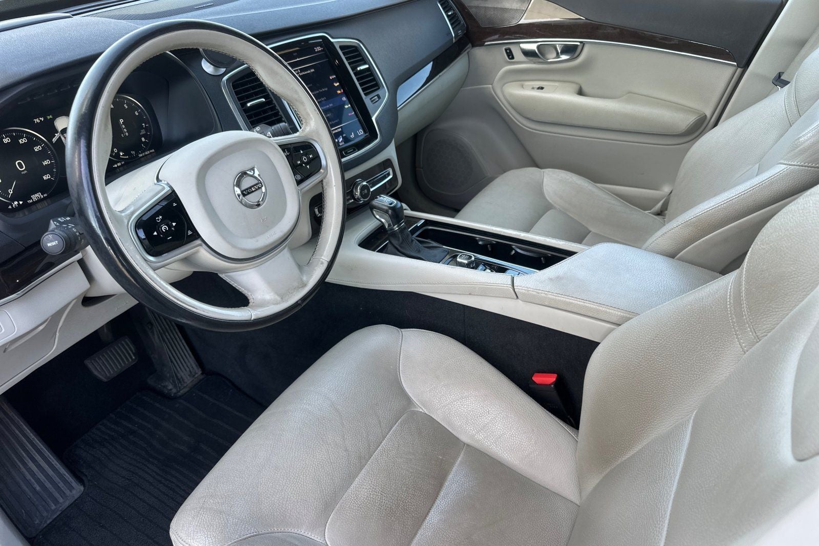 2019 Volvo XC90 T6 Momentum