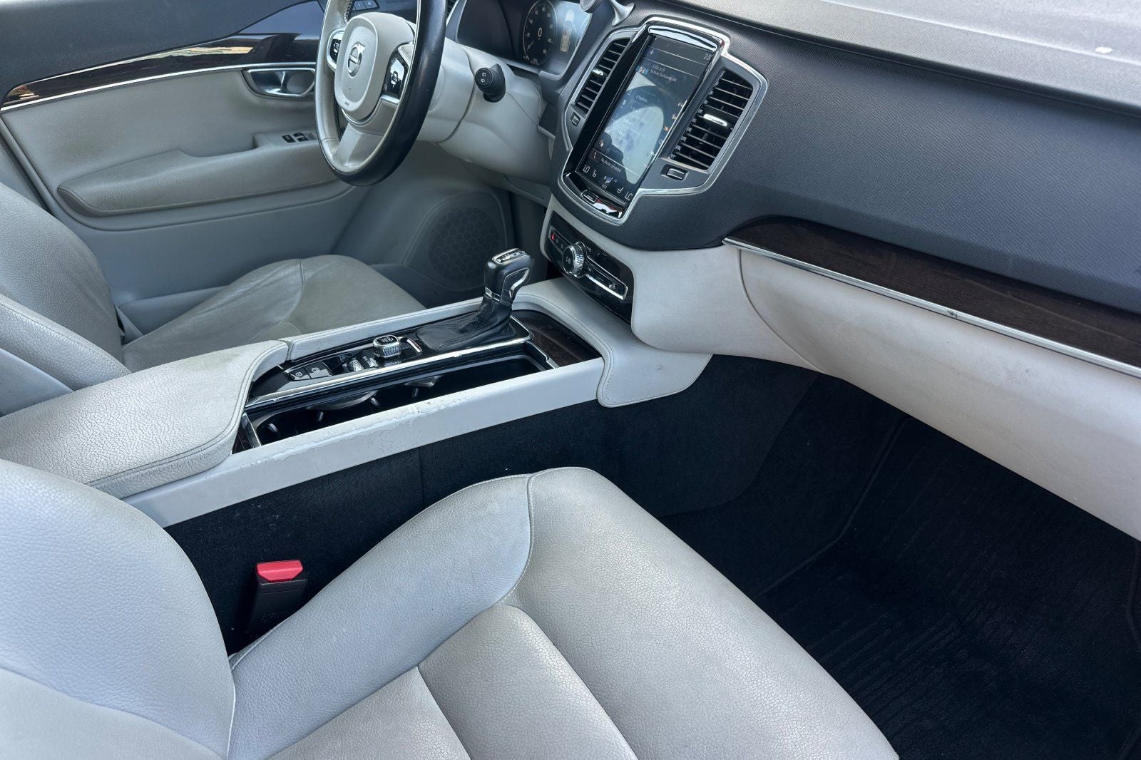 2019 Volvo XC90 T6 Momentum