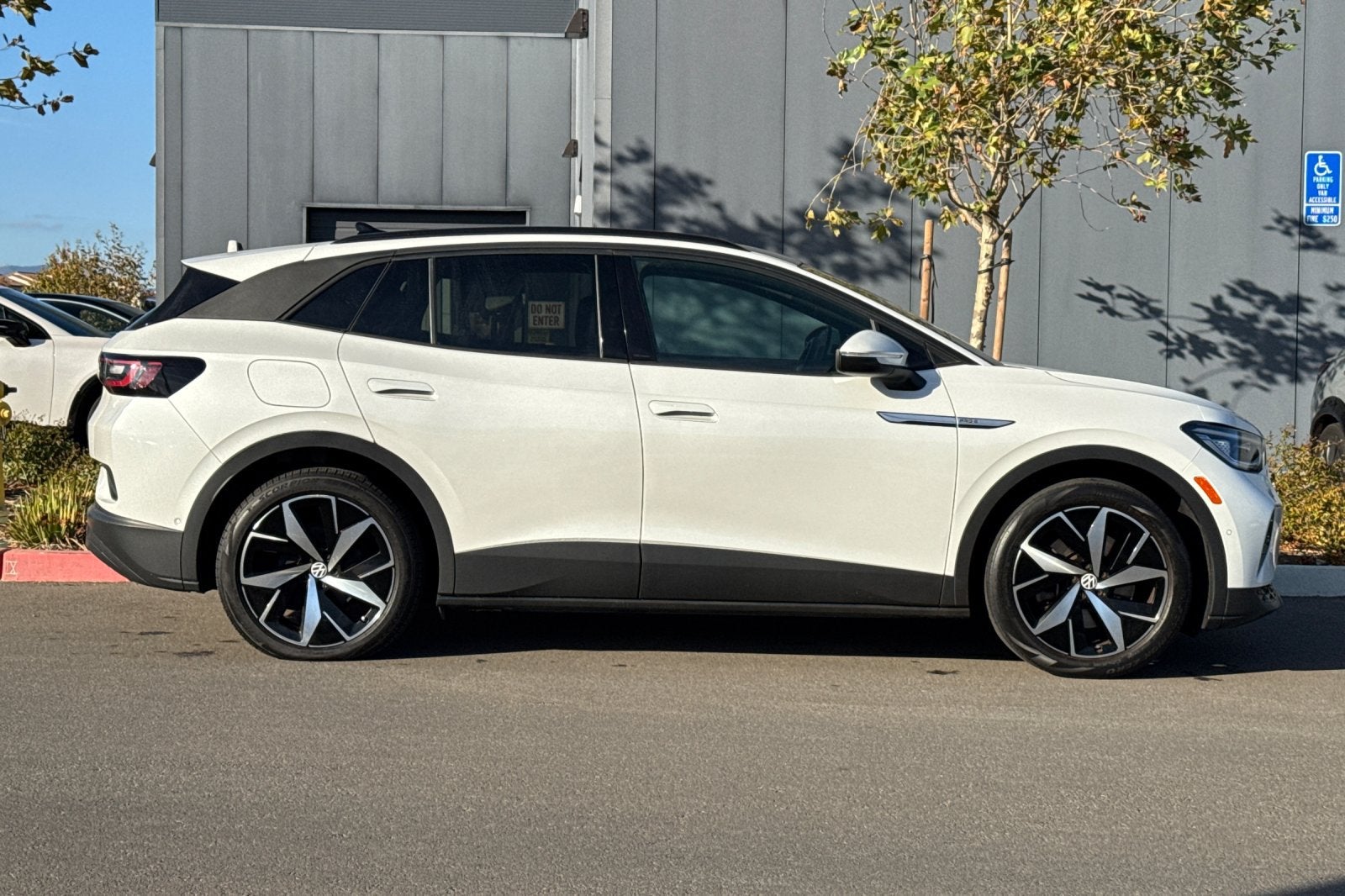 2023 Volkswagen ID.4 Pro