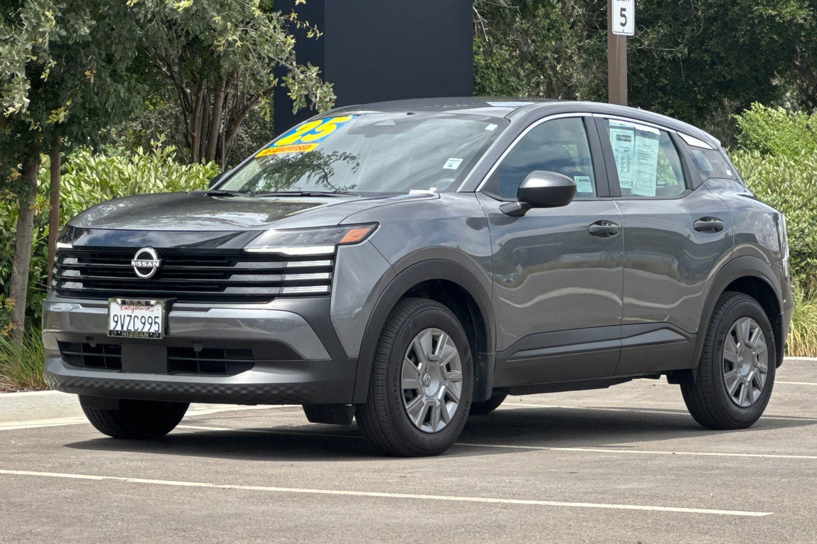 2025 Nissan Kicks S