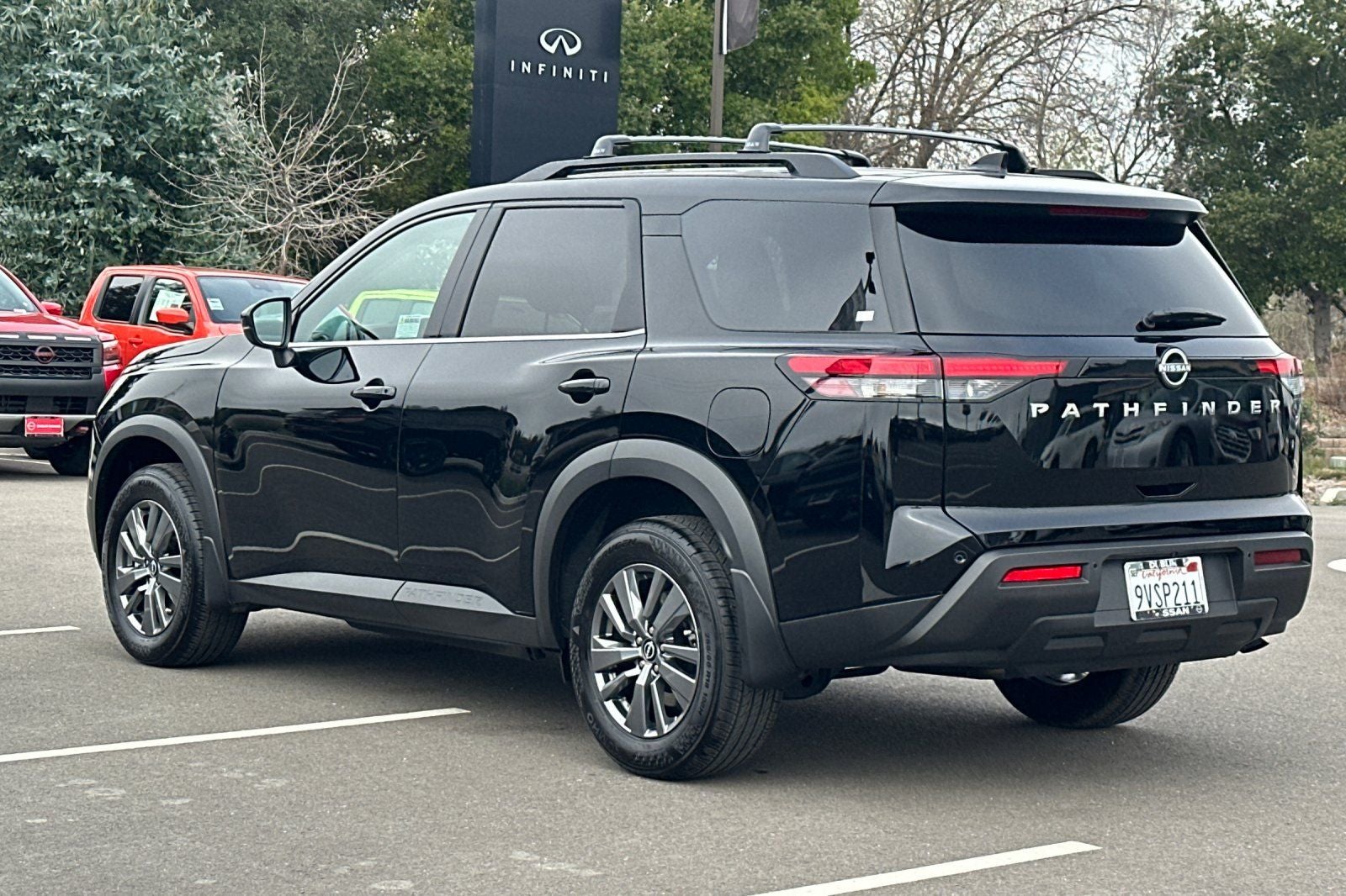 2025 Nissan Pathfinder SV