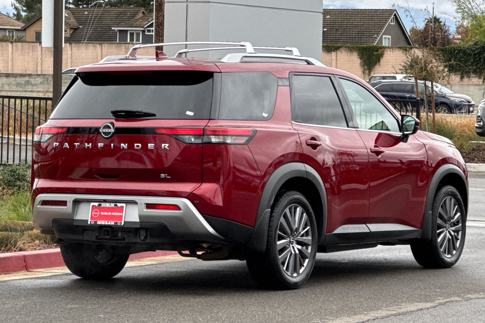 2023 Nissan Pathfinder SL