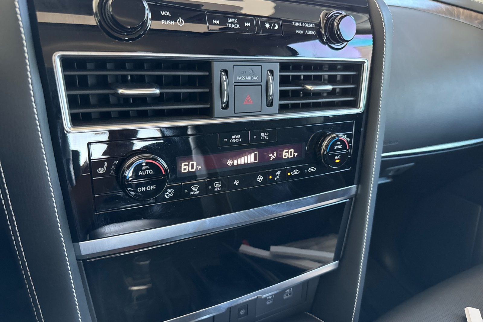 2023 INFINITI QX80 Premium Select