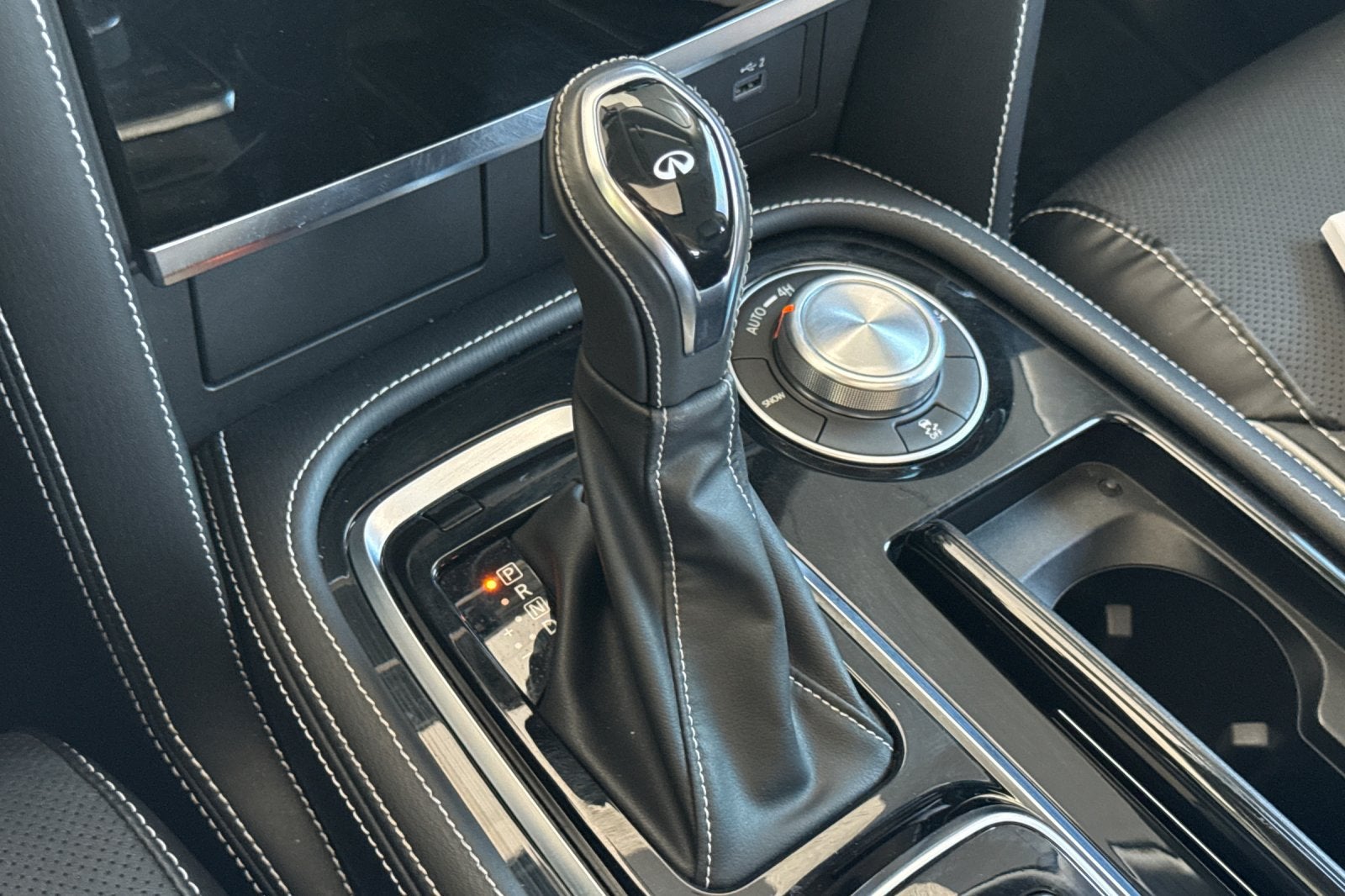 2023 INFINITI QX80 Premium Select