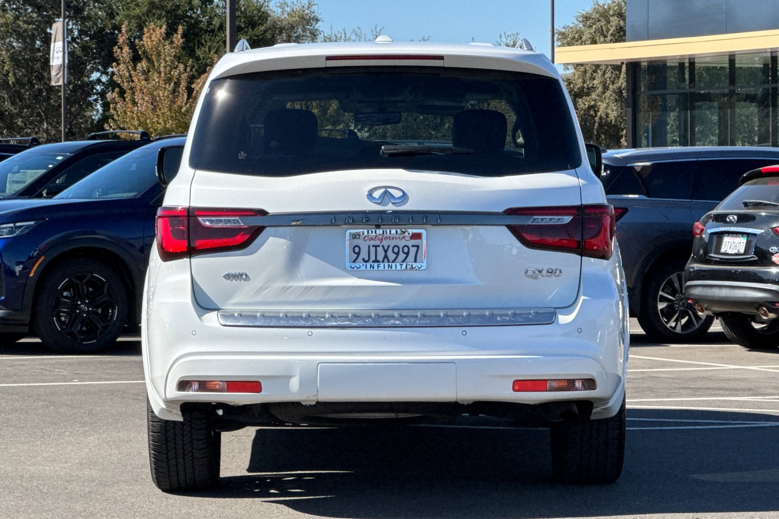 2023 INFINITI QX80 Premium Select