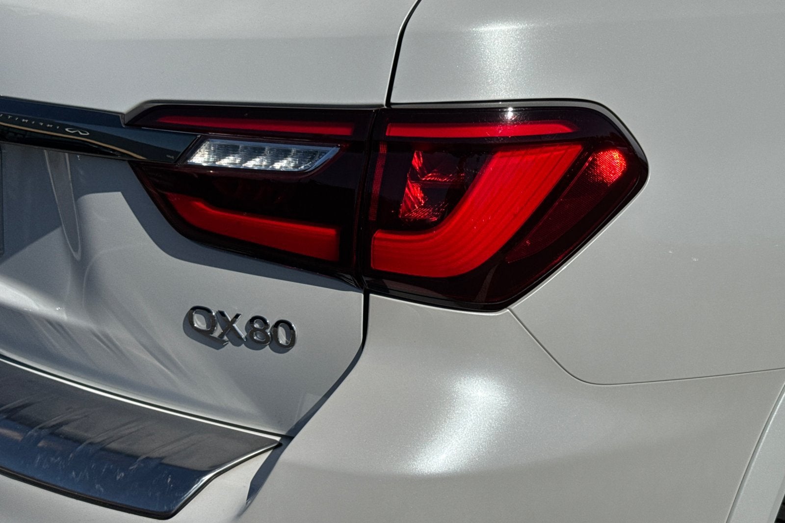 2023 INFINITI QX80 Premium Select
