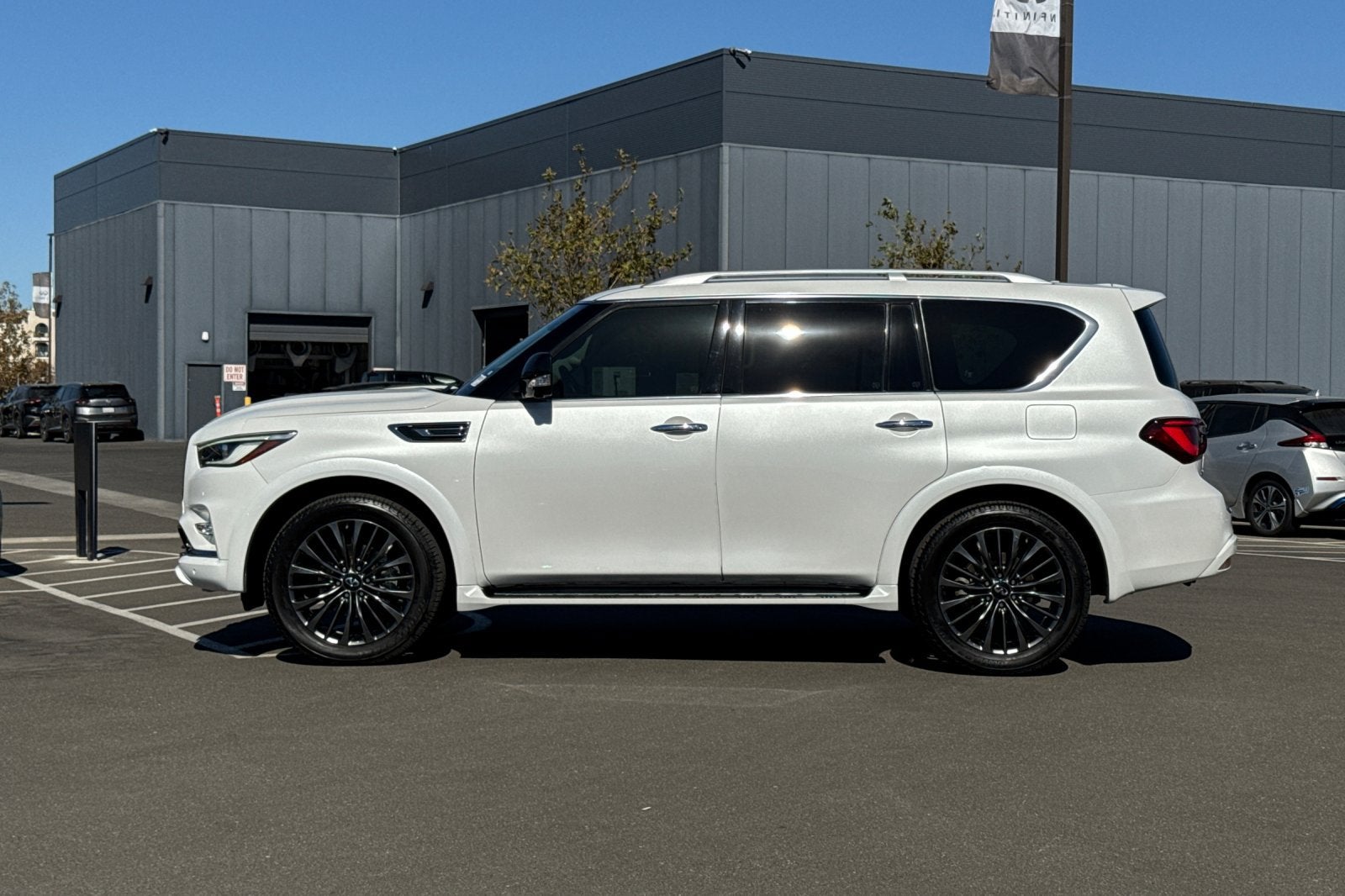 2023 INFINITI QX80 Premium Select
