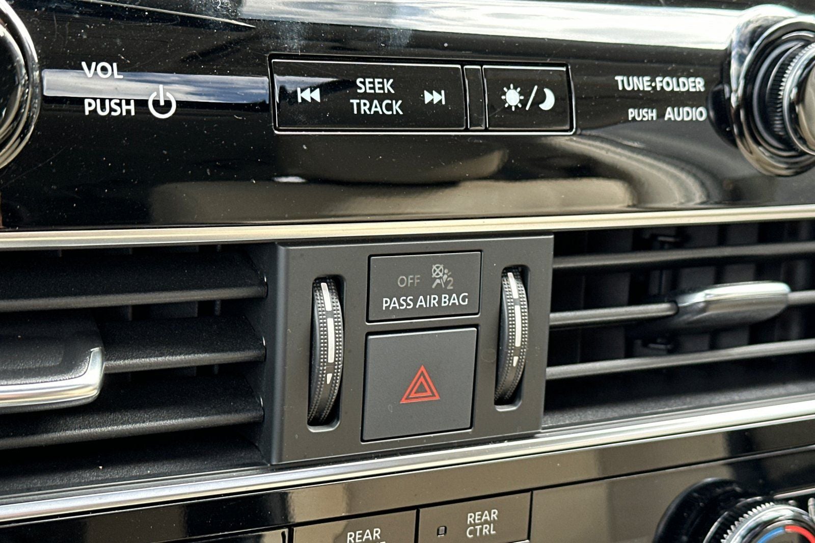 2023 INFINITI QX80 Premium Select