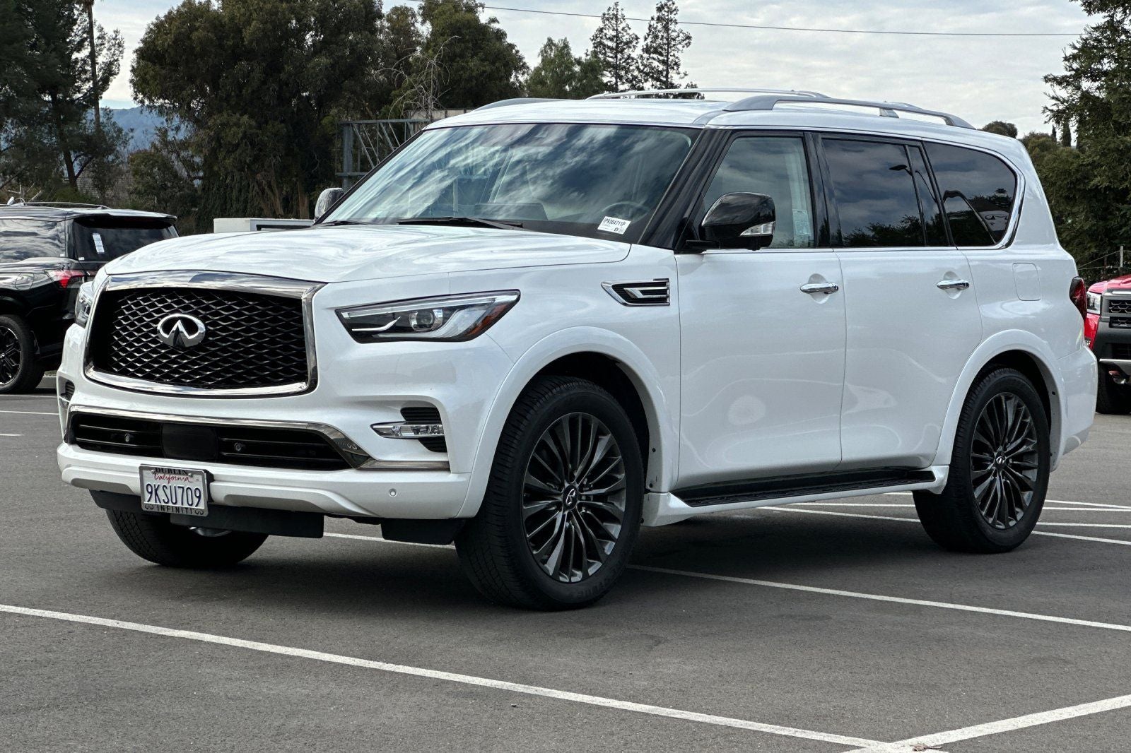 2023 INFINITI QX80 Premium Select