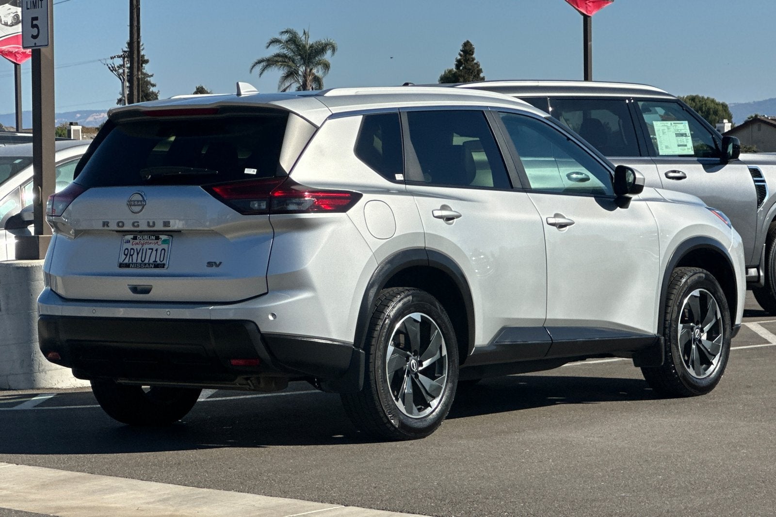 2024 Nissan Rogue SV